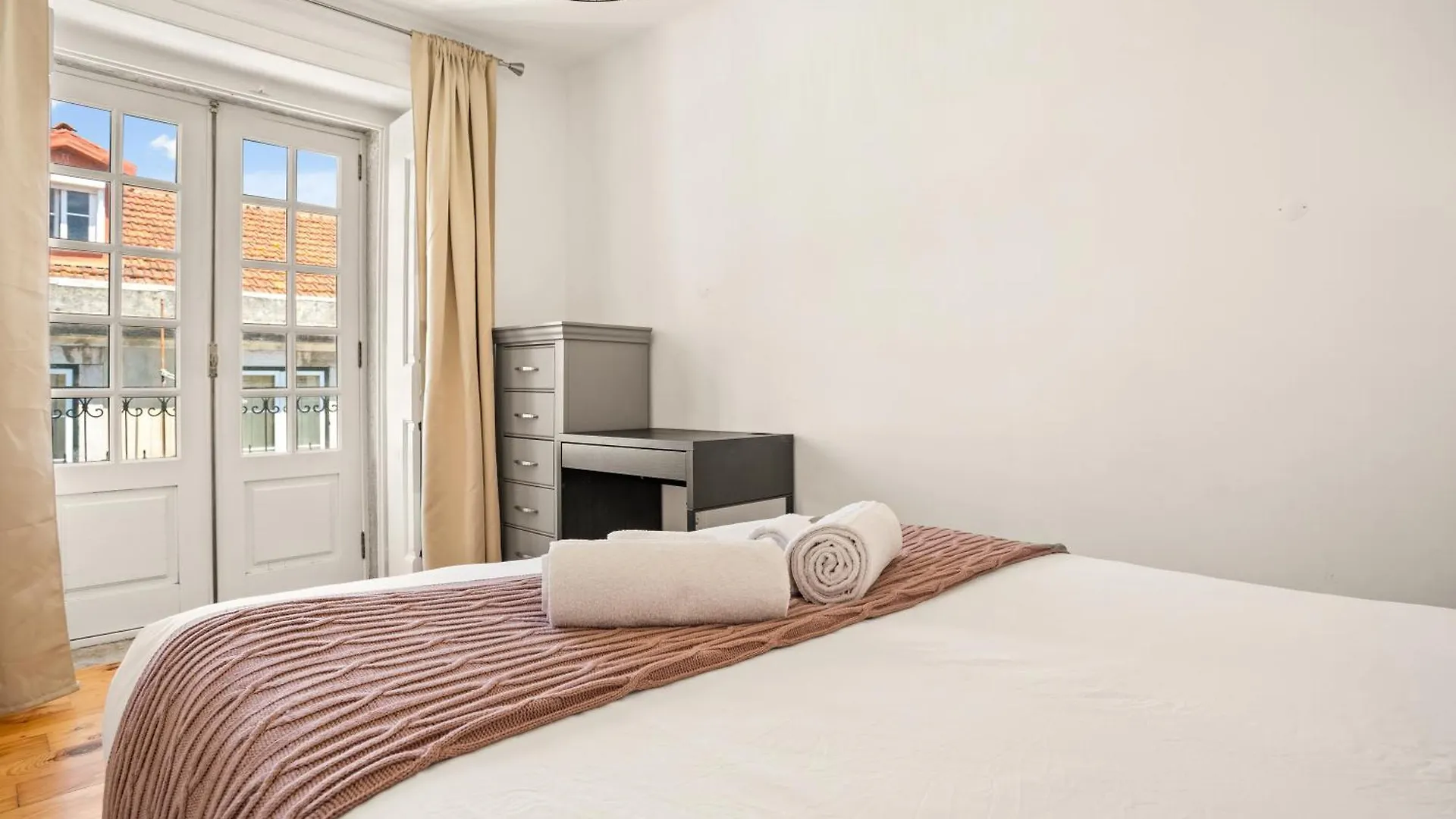 Spacious & Luxurious Penthouse In The Heart Of Lisbon Portugal