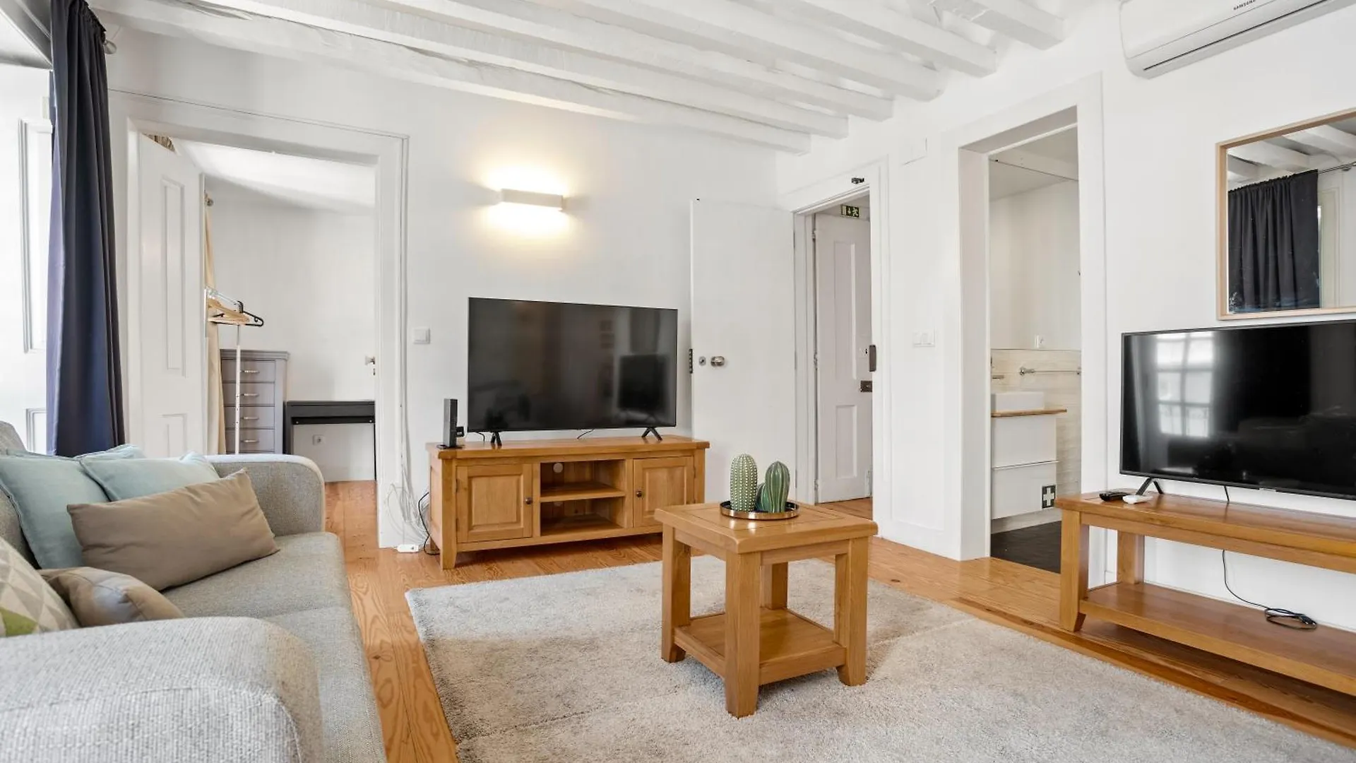 Spacious & Luxurious Penthouse In The Heart Of Lisbon